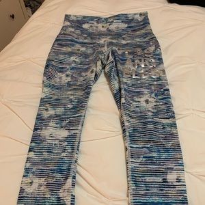 Soulcycle Lululemon patterned cropped pants